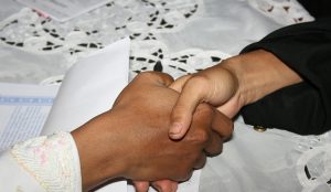 muslim-boys-handshake-switzerland